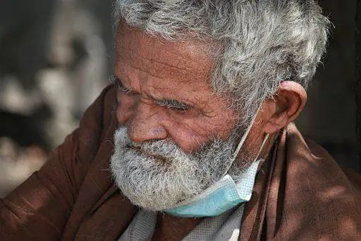 当科幻想象照进家庭伦理、书籍推荐《赡养上帝》 当科幻想象照进家庭伦理、书籍推荐《赡养上帝》